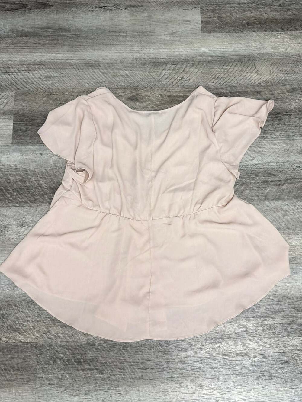 Torrid Mushroom Georgette Blouse Women’s Blush Twist Surplice Flutter Size 1 - Picture 4 of 5